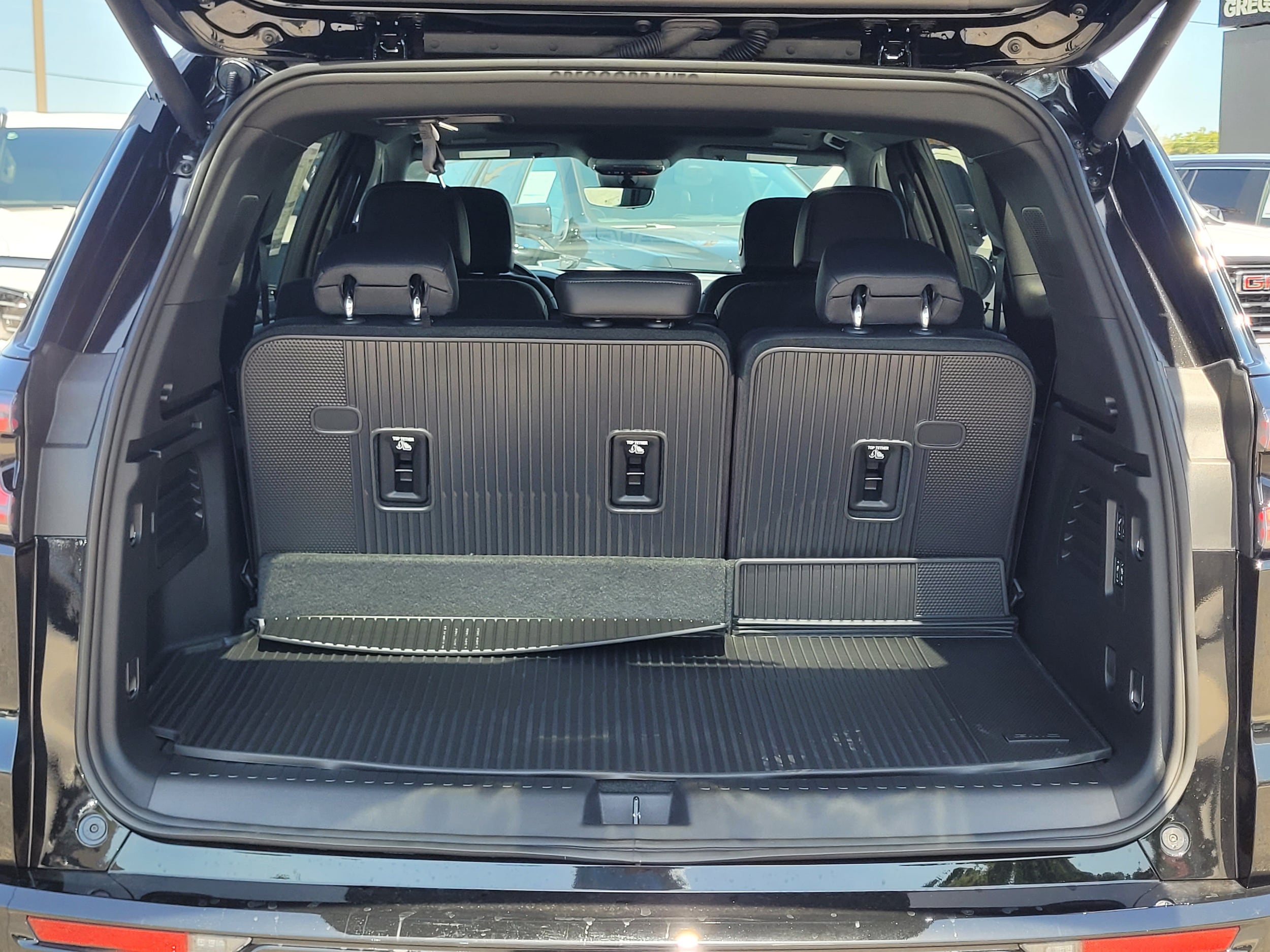 2026 GMC Acadia Denali - Photo 9