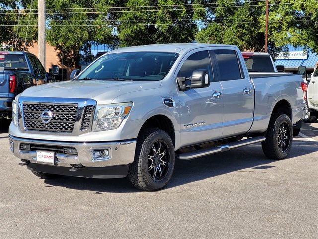2016 Nissan Titan SV photo 3