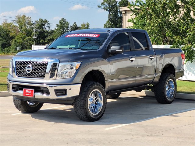 2018 Nissan Titan SV photo 3