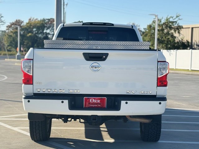 2017 Nissan Titan SV photo 3