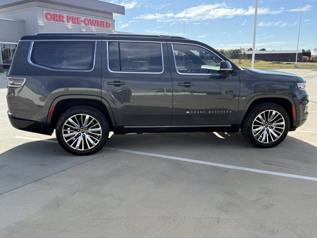 2023 Jeep Grand Wagoneer III photo 3