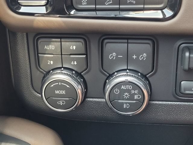2026 GMC Yukon XL Denali Ultimate - Photo 18