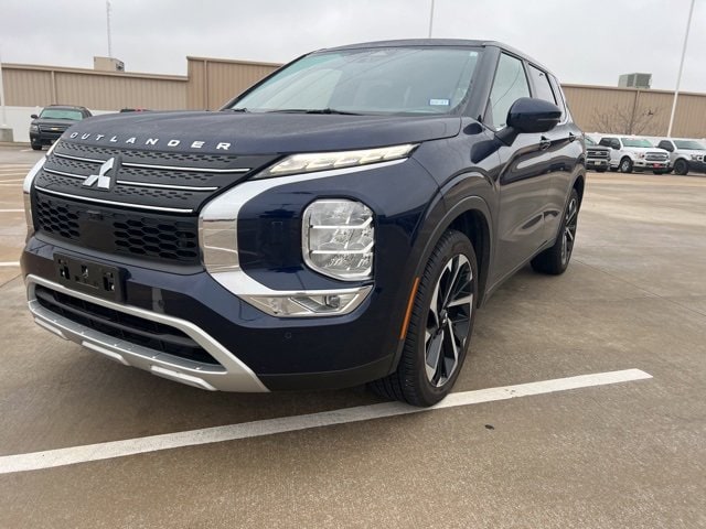 2024 Mitsubishi Outlander SE's photo
