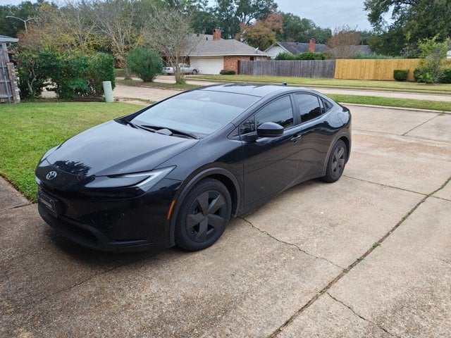 2024 Toyota Prius LE's photo