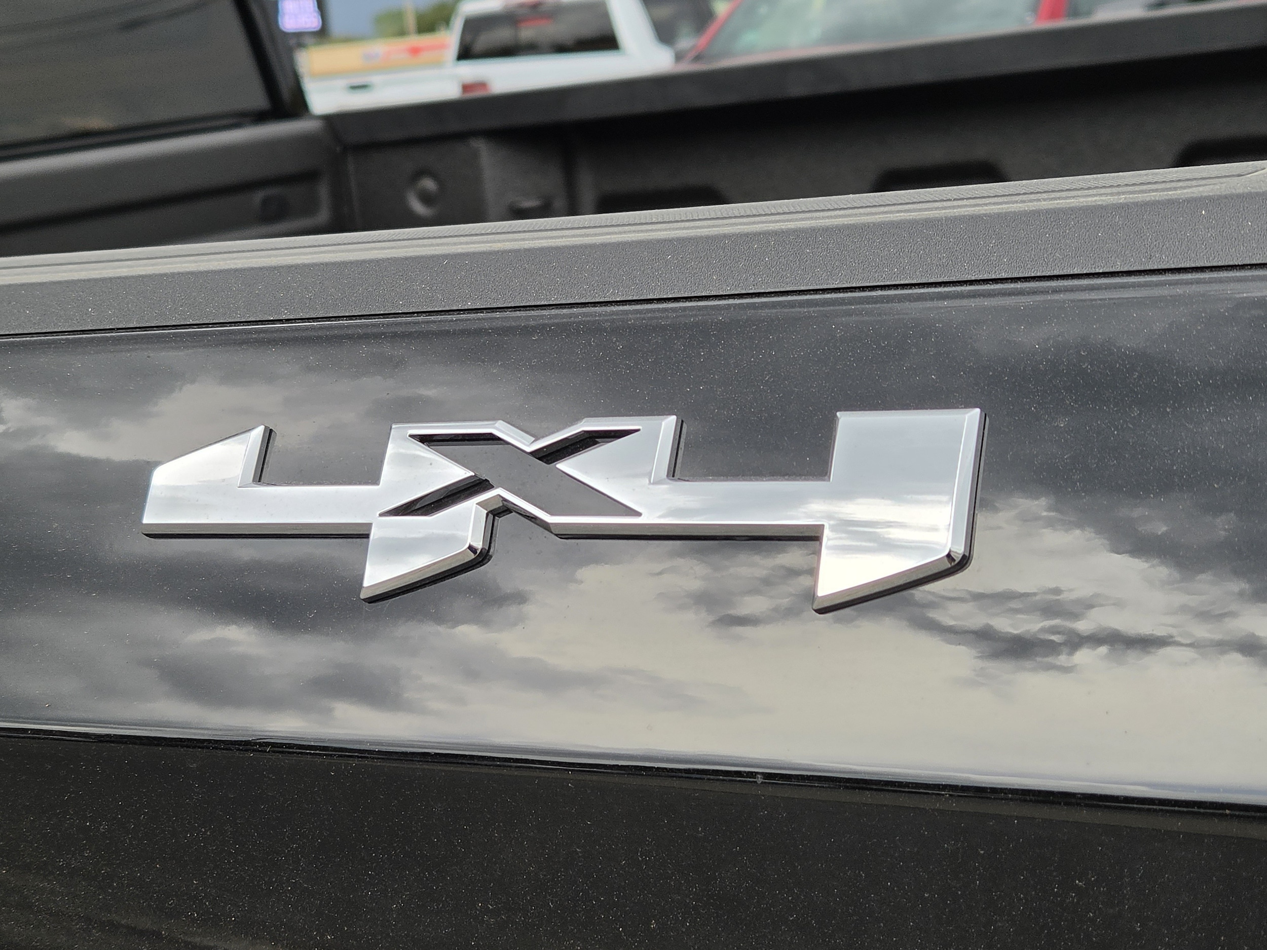 2026 GMC Sierra 1500 SLT - Photo 6