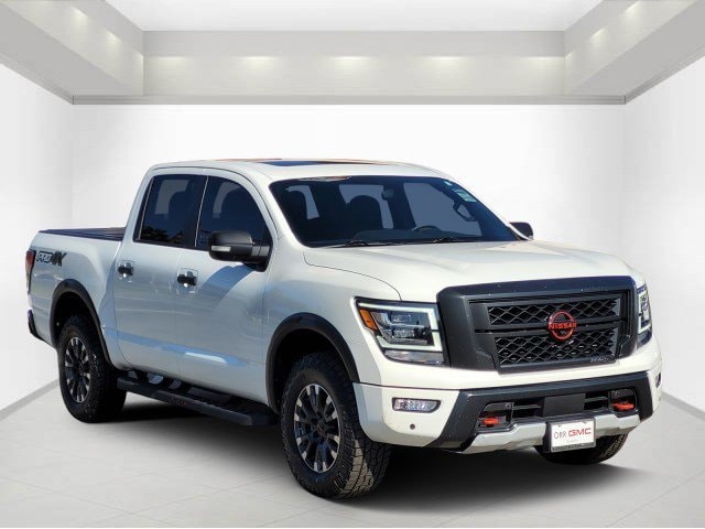 2024 Nissan Titan PRO-4X's photo