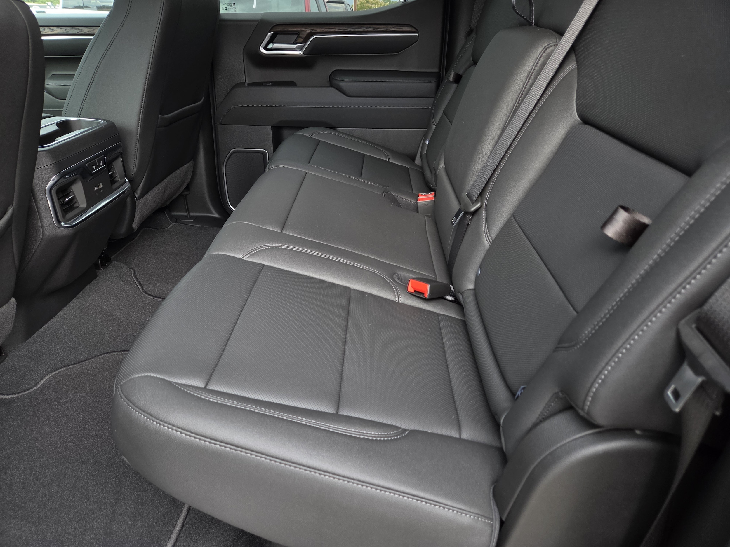2026 GMC Sierra 1500 SLT - Photo 26