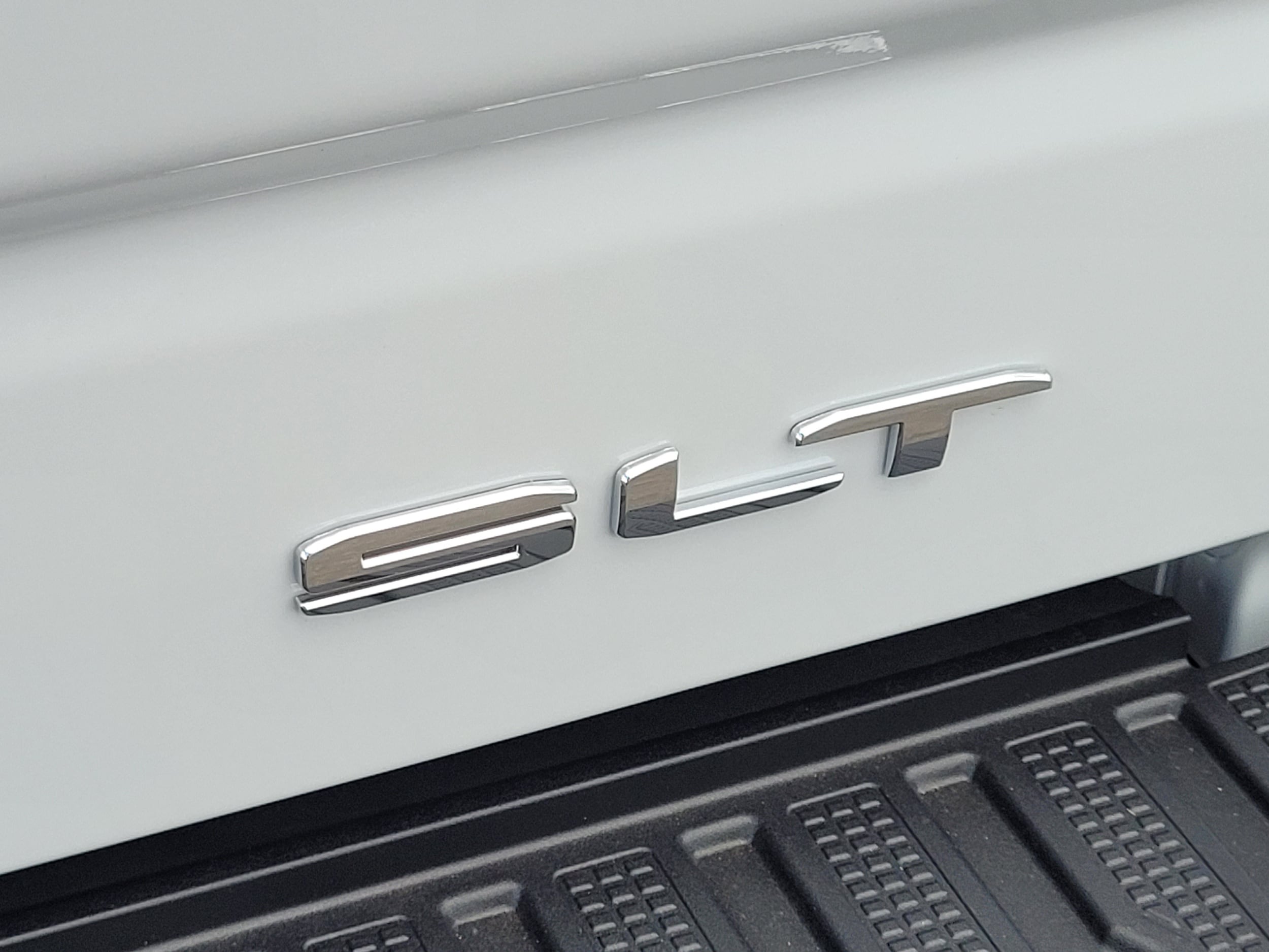 2026 GMC Sierra 1500 SLT - Photo 8