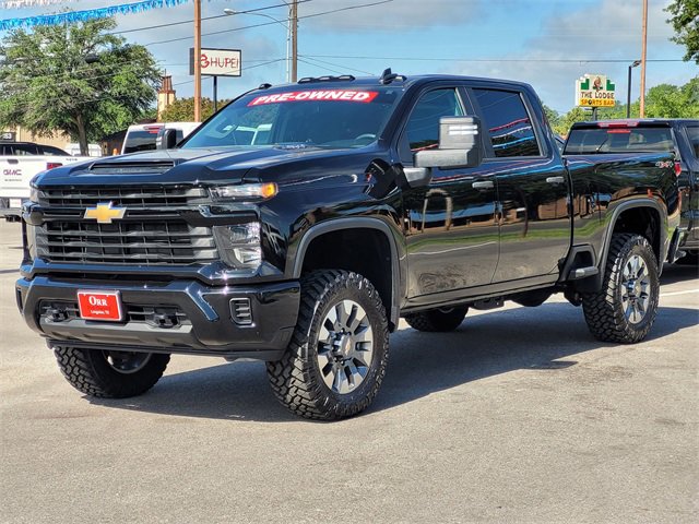 2024 Chevrolet Silverado 2500HD Custom photo 3