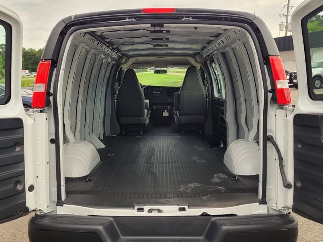 2025 GMC Savana Cargo Work Van - Photo 9