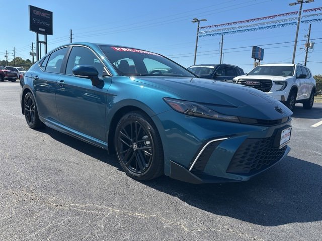2025 Toyota Camry LE photo 3