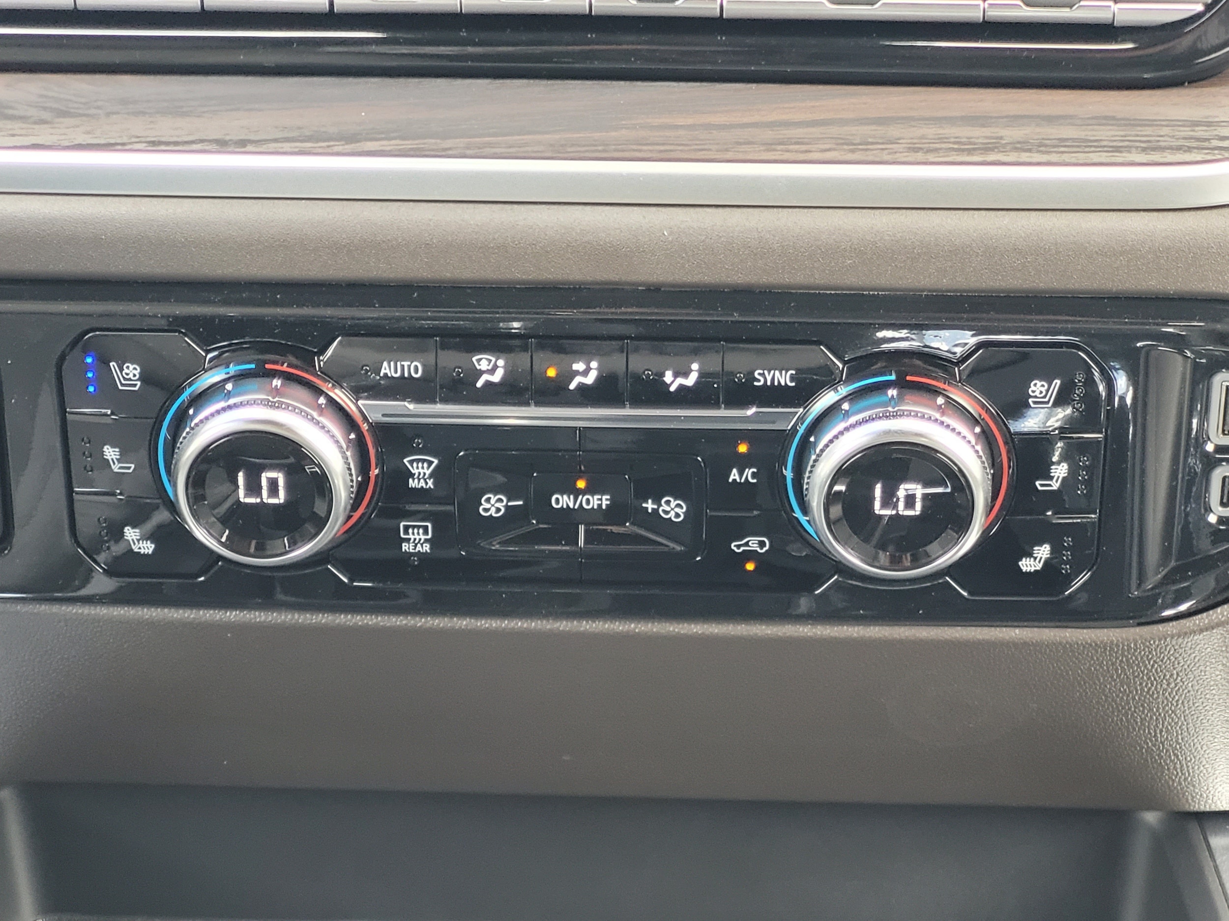2026 GMC Sierra 1500 SLT - Photo 15