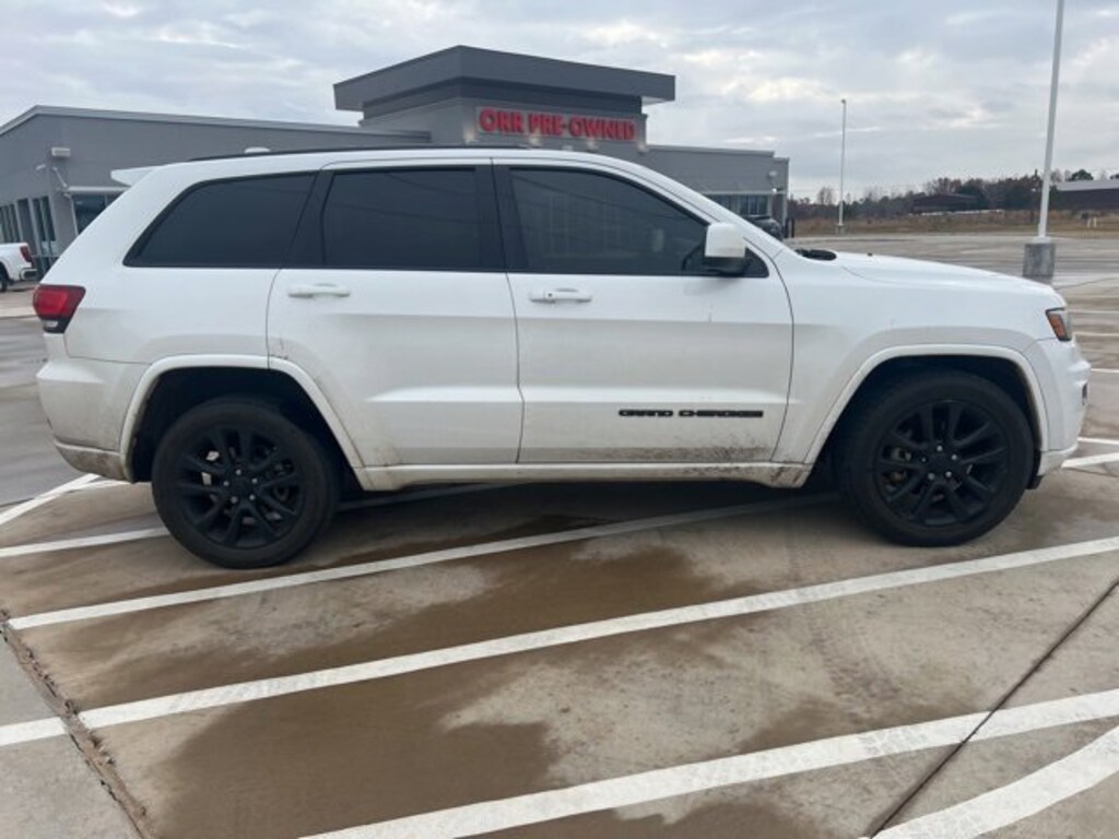 Used 2017 Jeep Grand Cherokee Altitude