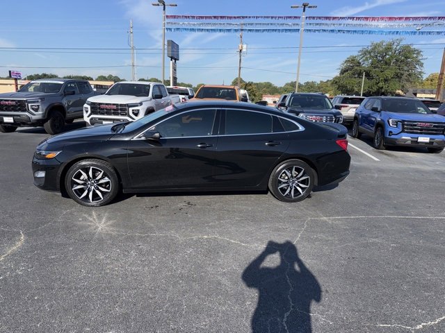 2022 Chevrolet Malibu RS photo 2