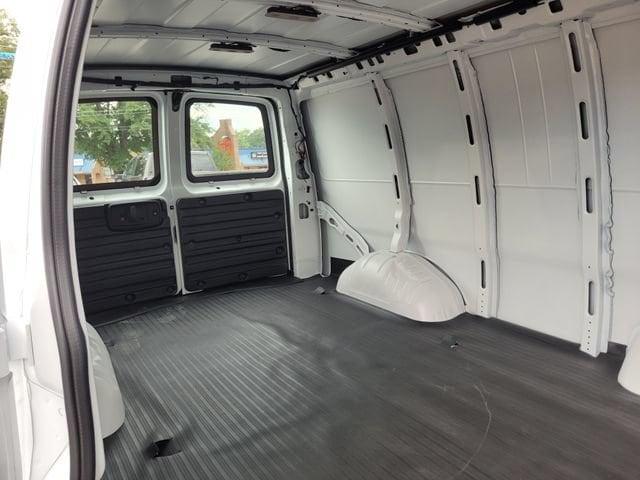 2025 GMC Savana Cargo Work Van - Photo 24