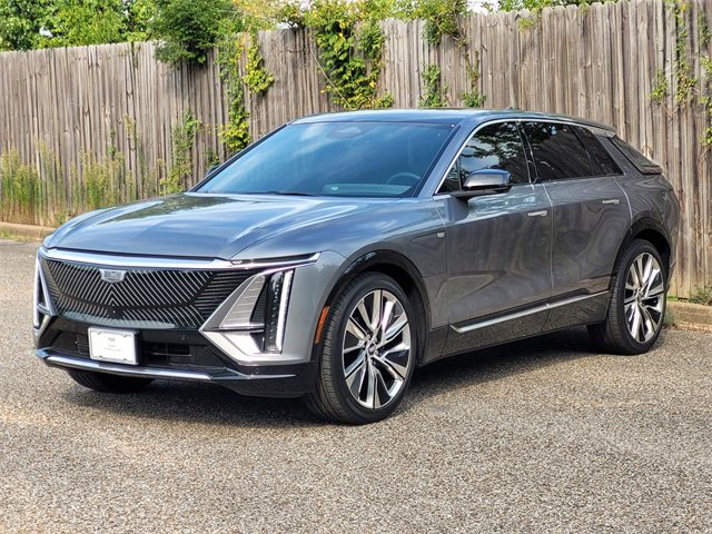2023 Cadillac Lyriq Luxury photo 3