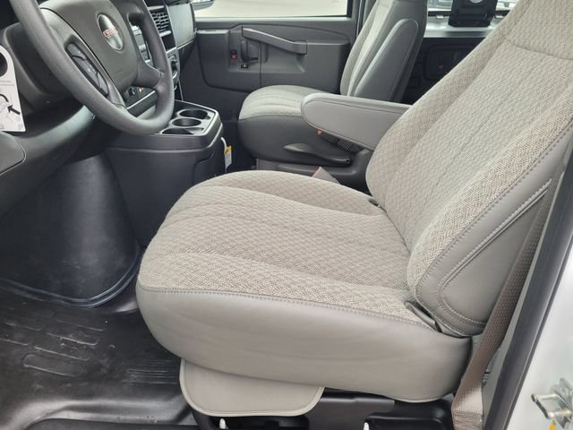 2025 GMC Savana Cargo Work Van - Photo 21