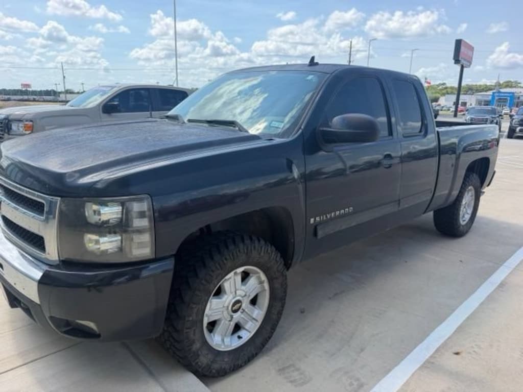 Used 2009 Chevrolet Silverado 1500 LT Truck
