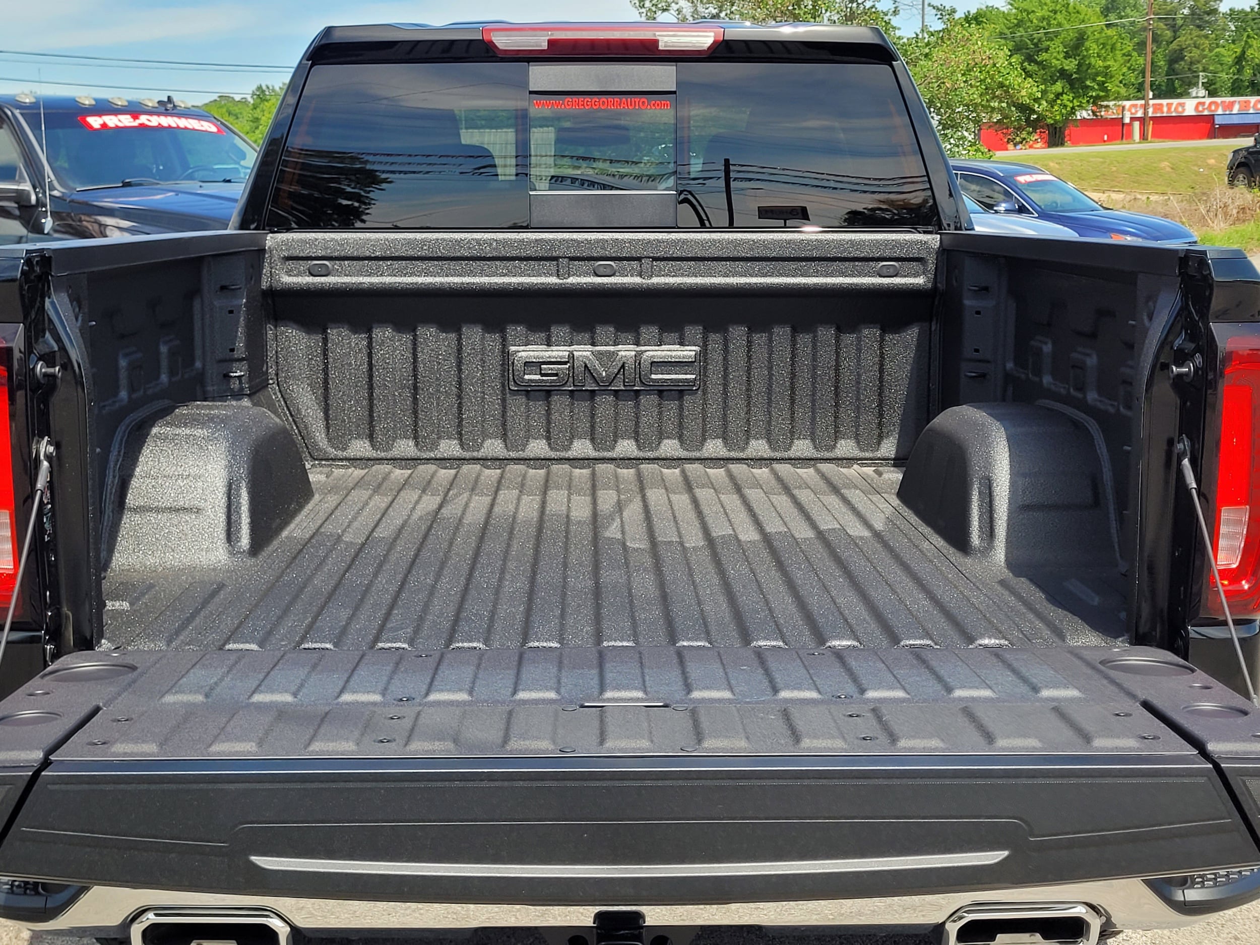 2026 GMC Sierra 1500 SLT - Photo 9
