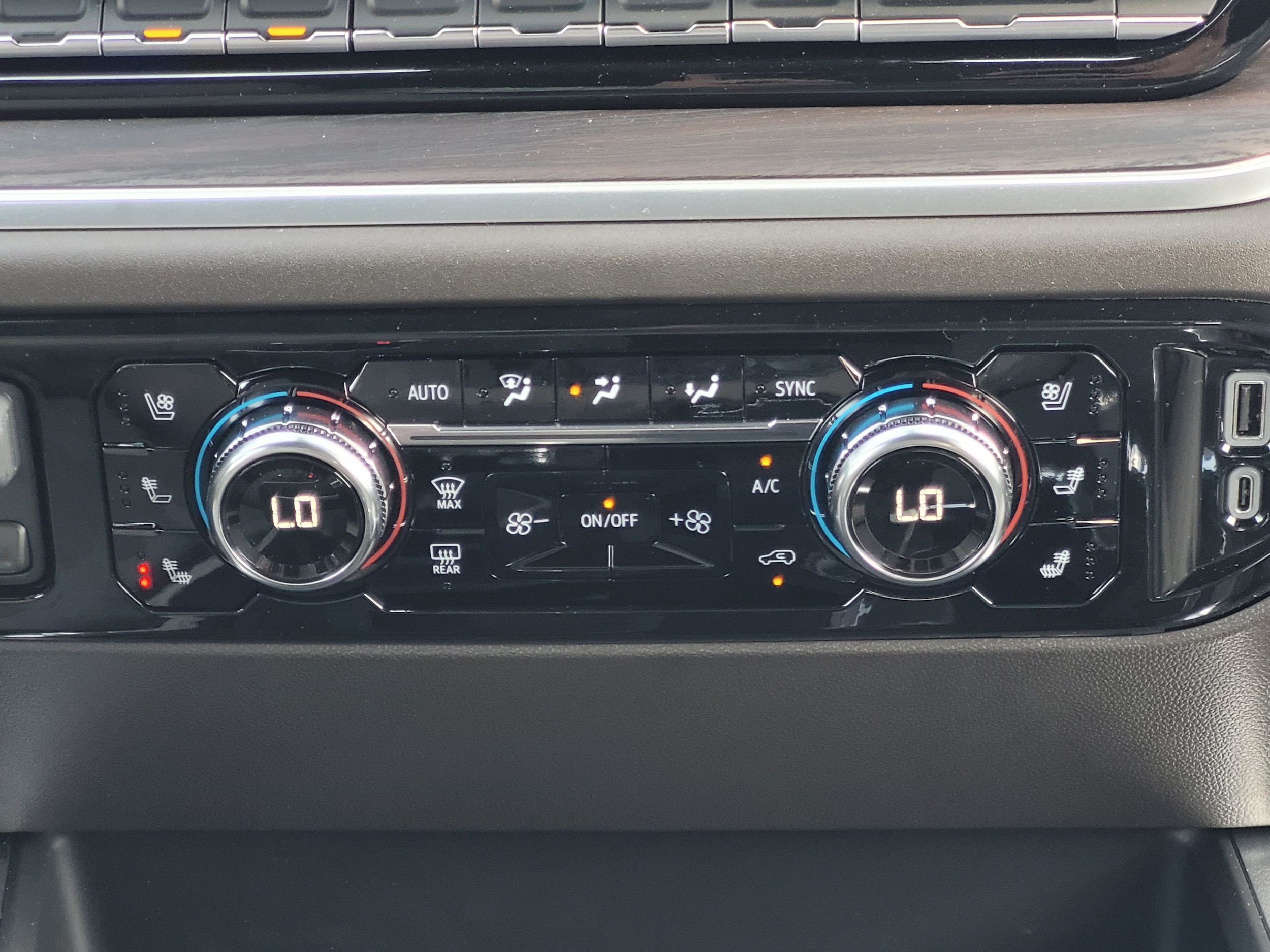 2026 GMC Sierra 1500 SLT - Photo 15