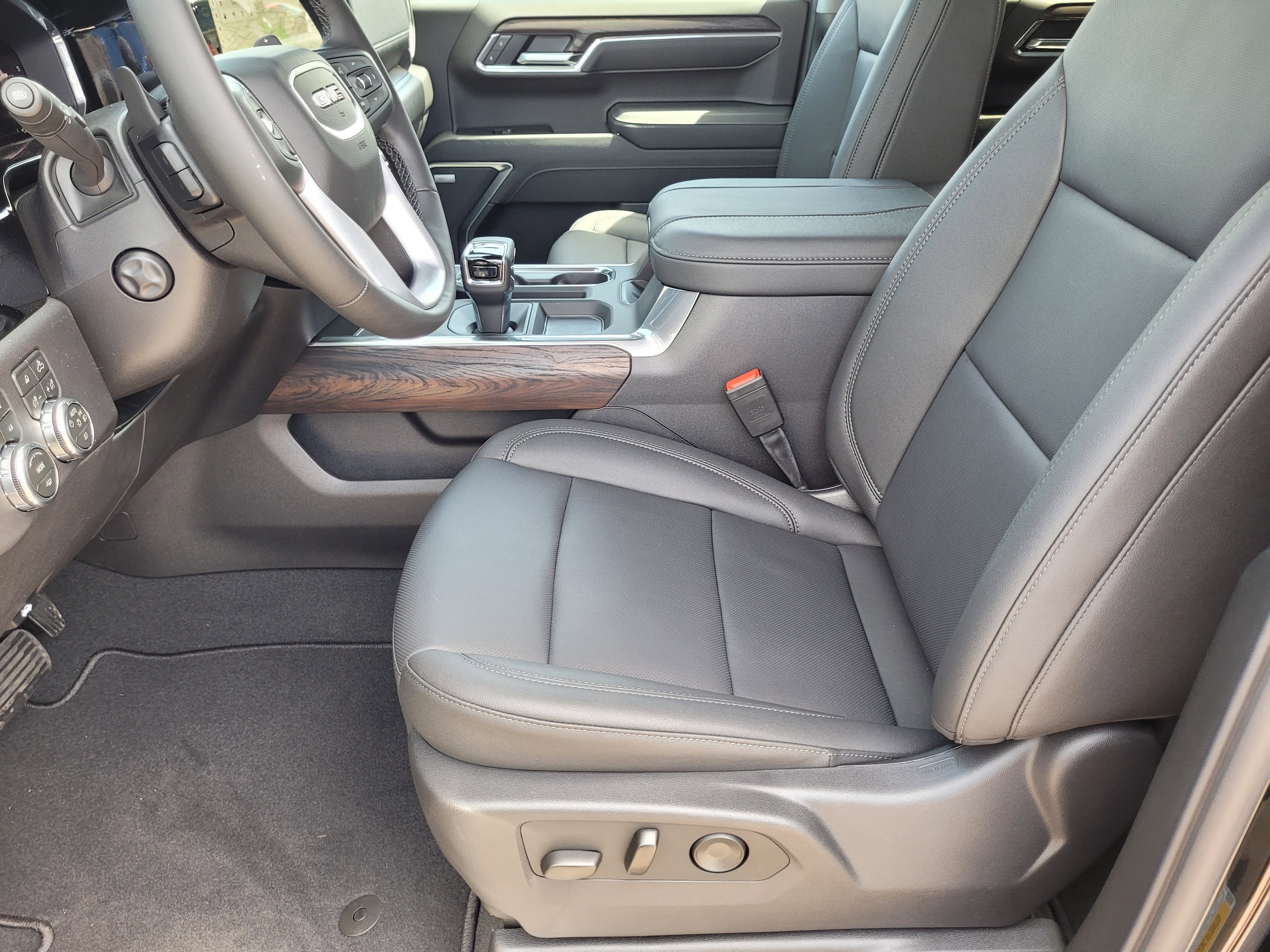 2026 GMC Sierra 1500 SLT - Photo 20