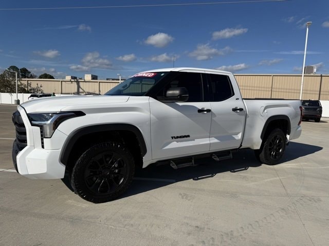 2022 Toyota Tundra SR5's photo