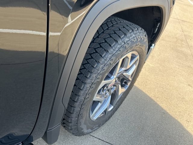 2026 GMC Sierra 1500 SLT - Photo 16