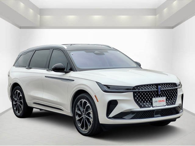 2025 Lincoln Nautilus Reserve's photo