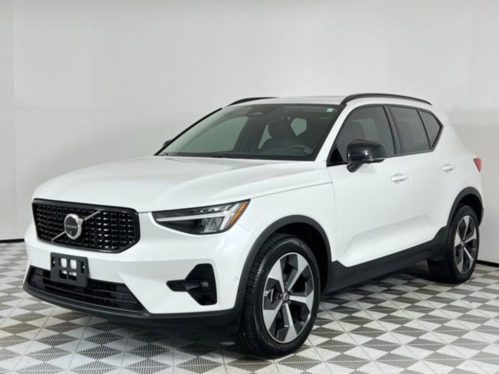 Used 2024 Volvo XC40 Plus Dark Theme