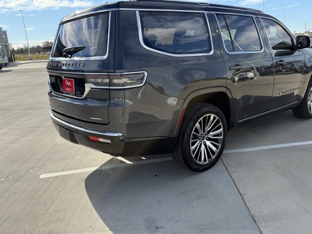 2023 Jeep Grand Wagoneer III photo 2