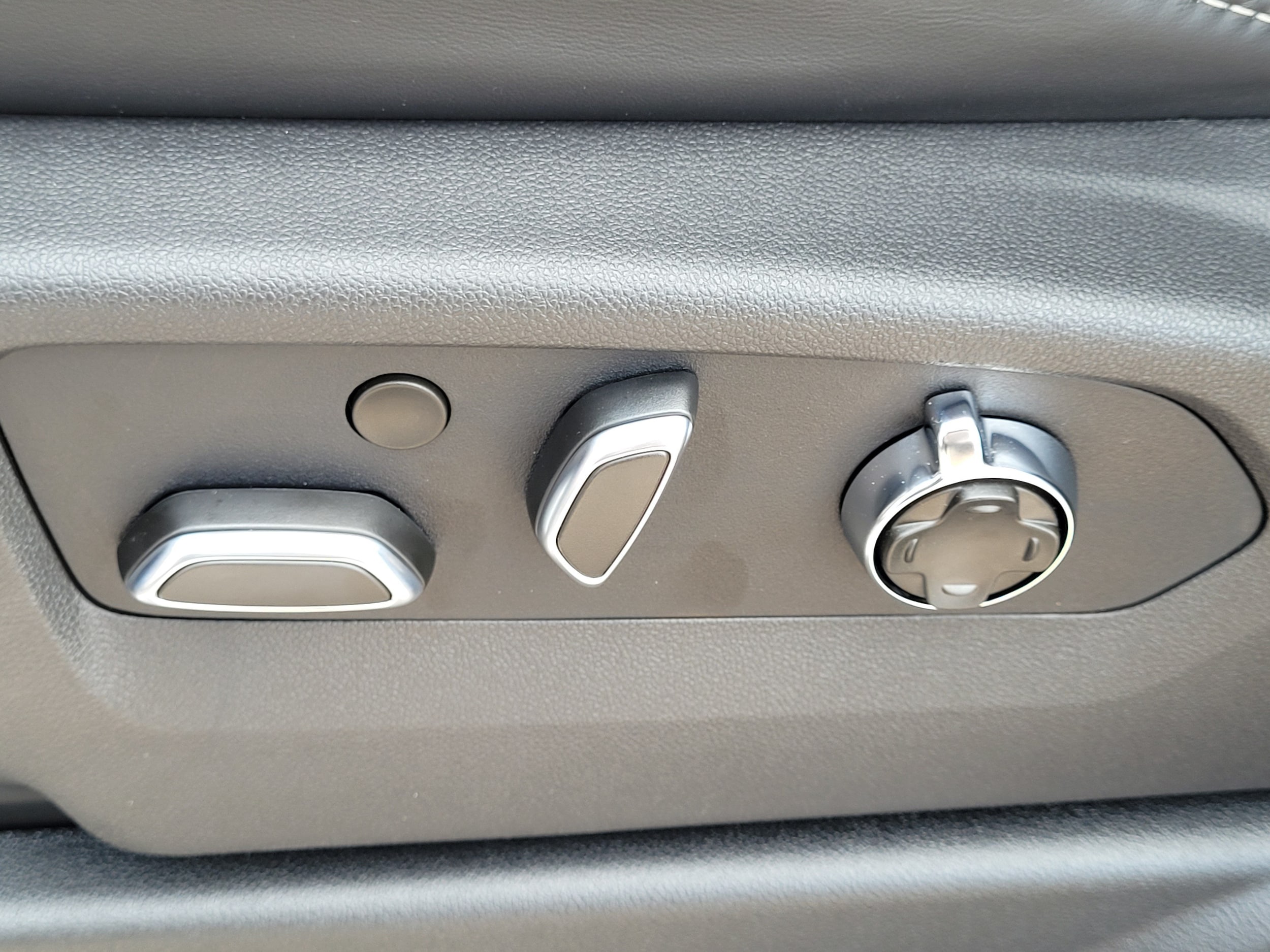2026 GMC Yukon XL Denali Ultimate - Photo 23
