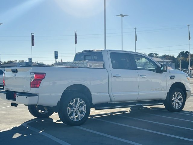 2017 Nissan Titan SV photo 2