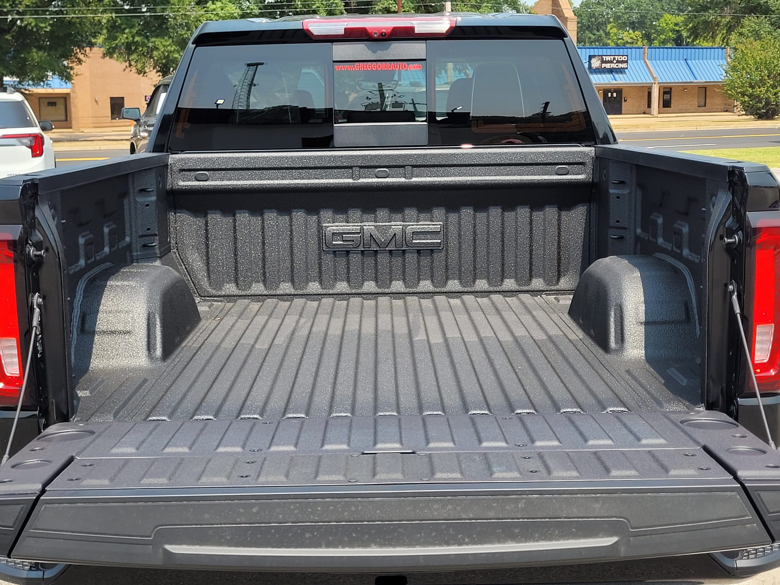 2026 GMC Sierra 1500 AT4X - Photo 9