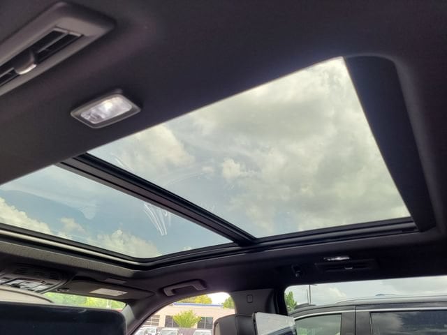 2026 GMC Yukon XL Denali Ultimate - Photo 22