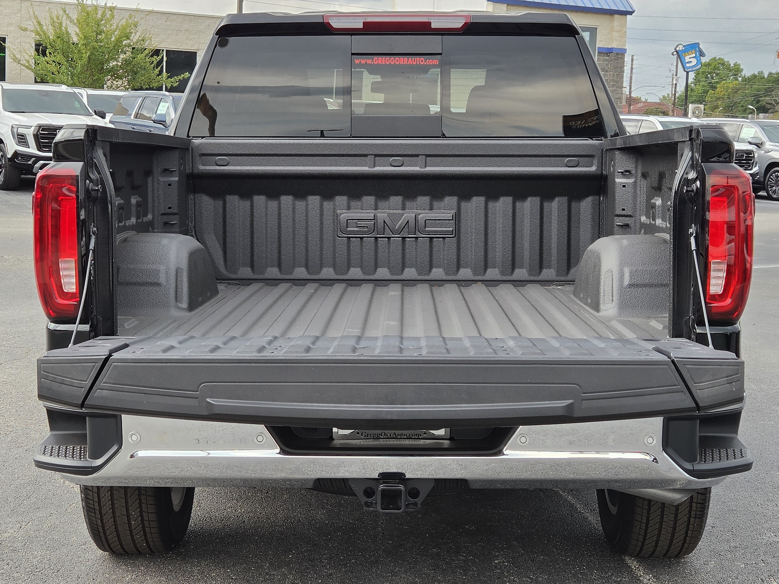2026 GMC Sierra 1500 SLT - Photo 8