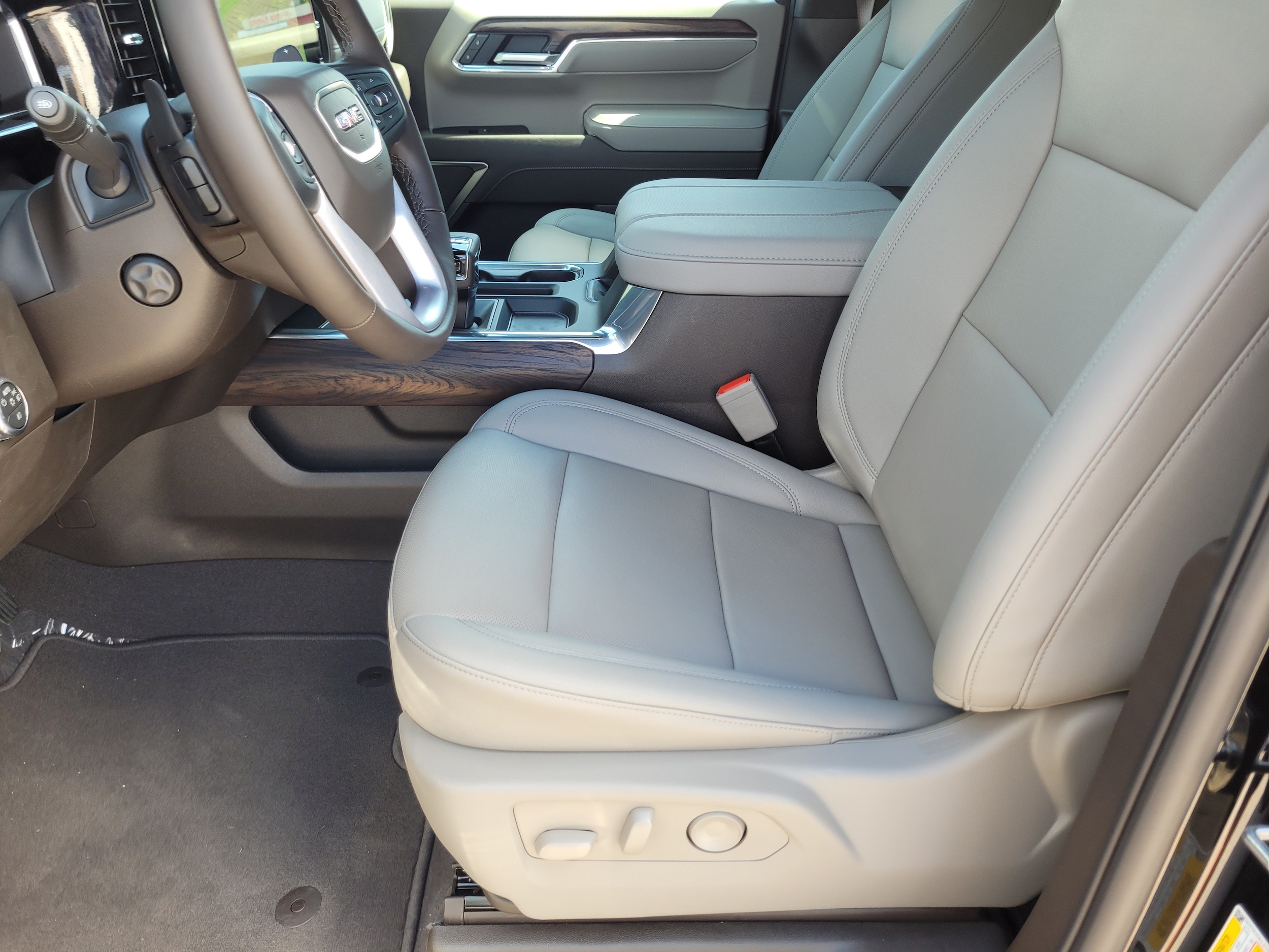 2026 GMC Sierra 1500 SLT - Photo 21