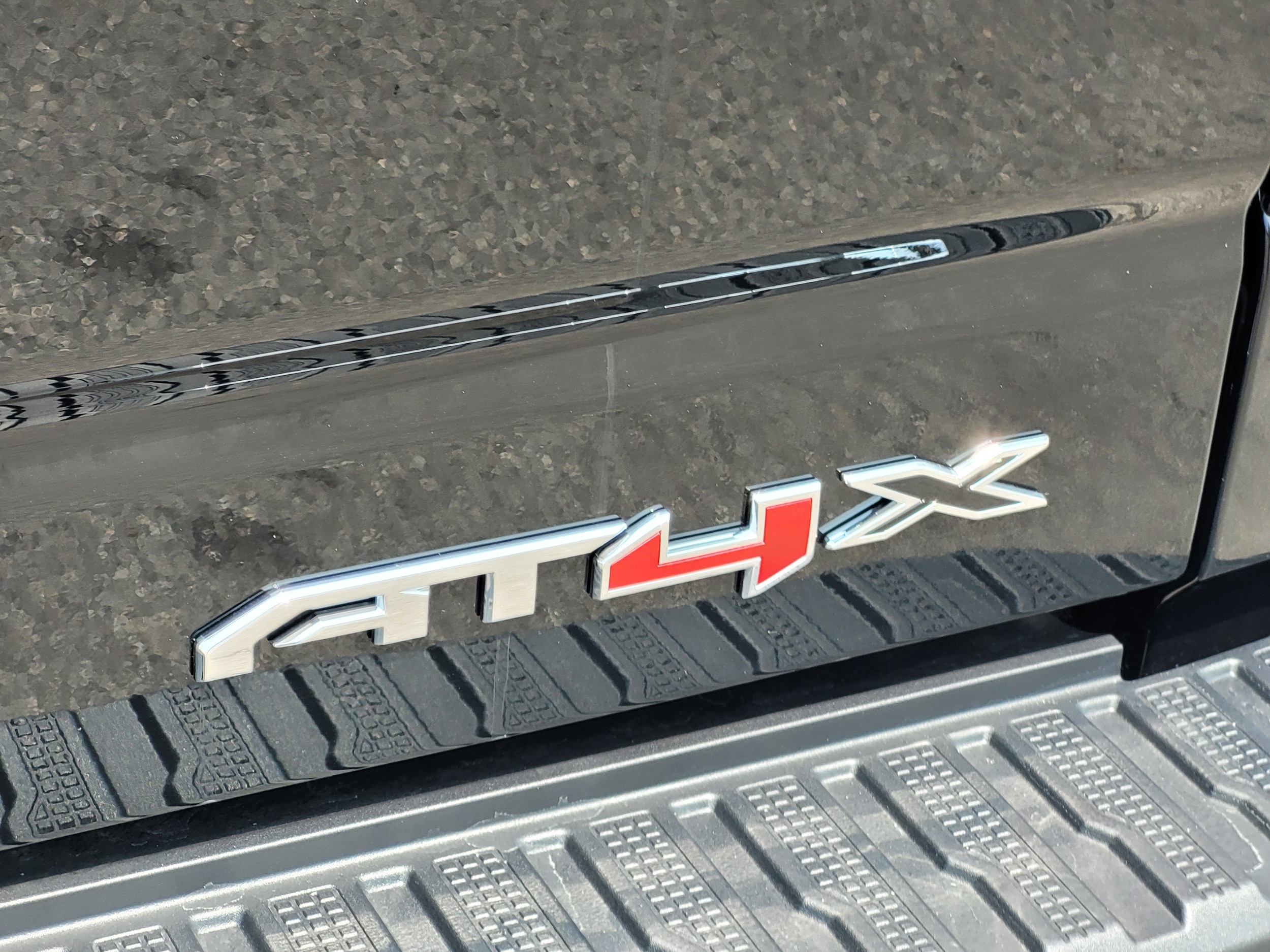 2026 GMC Sierra 1500 AT4X - Photo 8