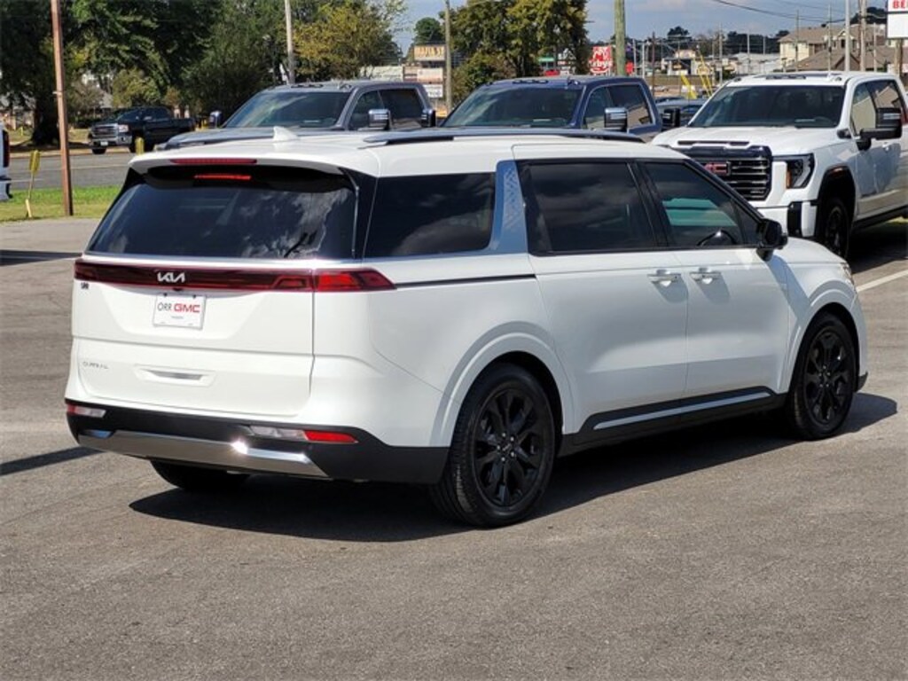 Used 2024 Kia Carnival SX