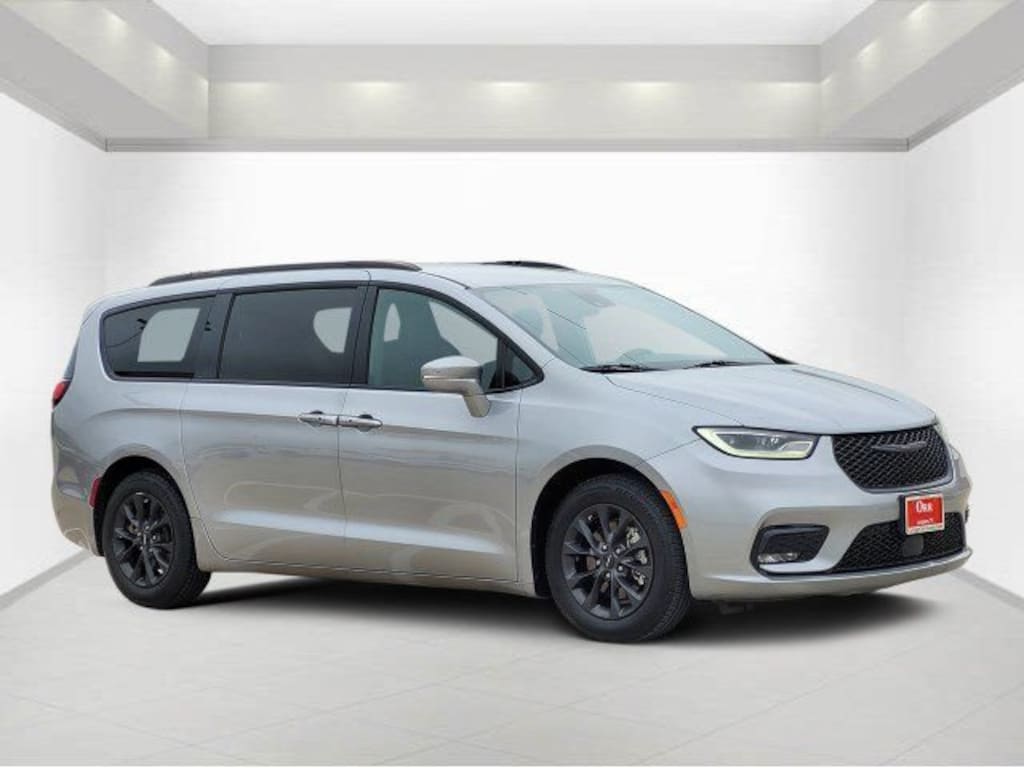 Used 2021 Chrysler Pacifica Touring