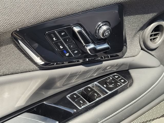 2027 Cadillac OPTIQ V-Series - Photo 20