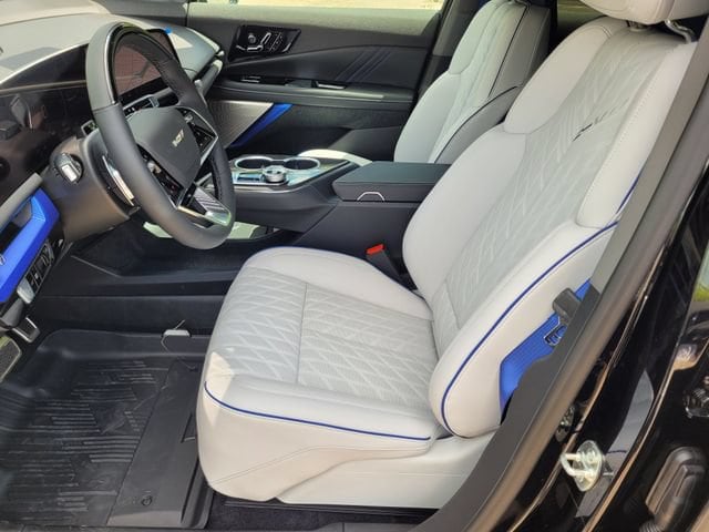 2027 Cadillac OPTIQ V-Series - Photo 18