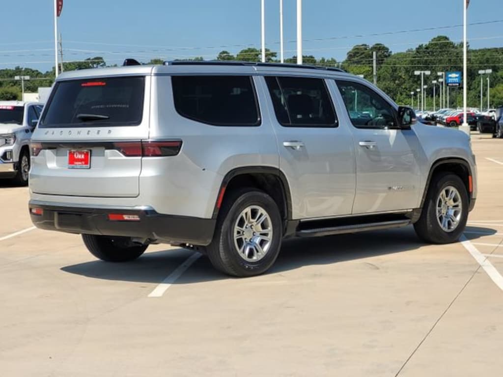 Used 2024 Jeep Wagoneer 4DR 2WD
