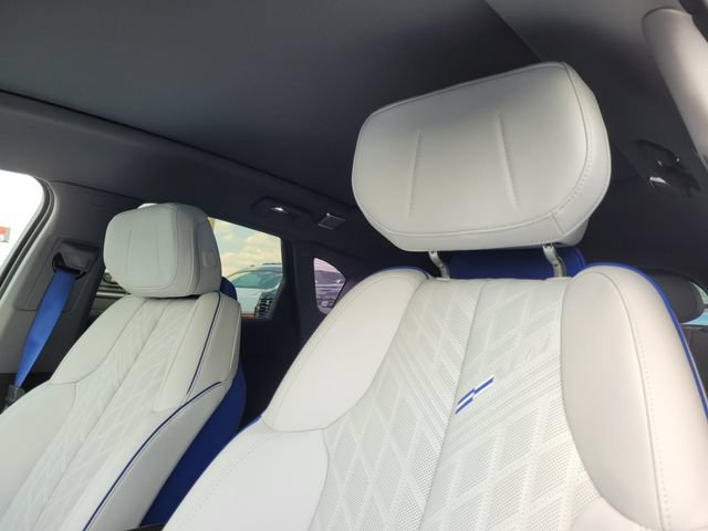 2027 Cadillac OPTIQ V-Series - Photo 24