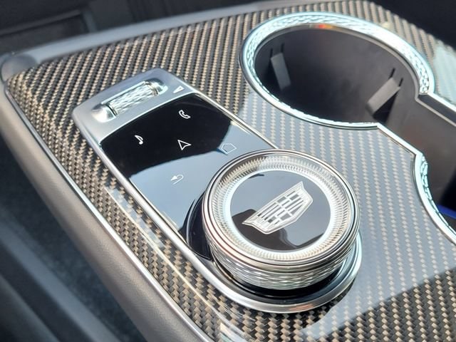2027 Cadillac OPTIQ V-Series - Photo 26