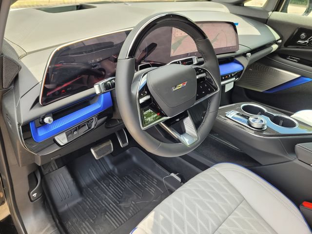 2027 Cadillac OPTIQ V-Series - Photo 19
