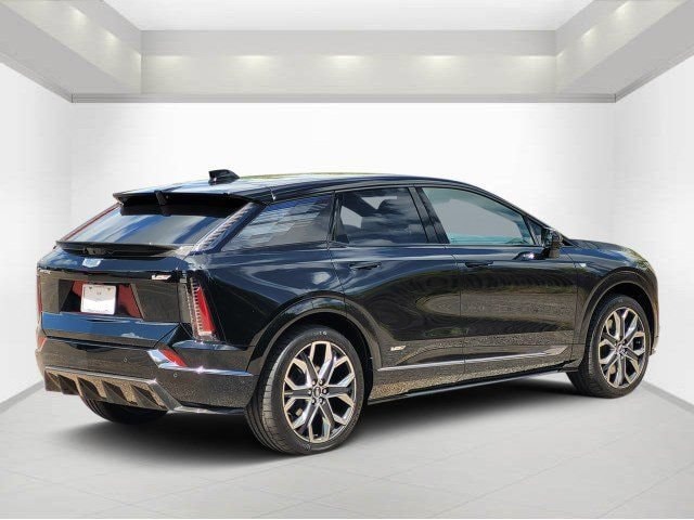 2027 Cadillac OPTIQ V-Series - Photo 4
