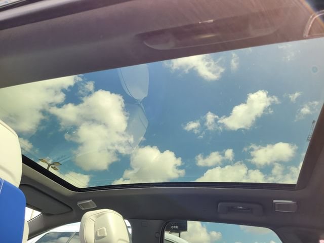 2027 Cadillac OPTIQ V-Series - Photo 21