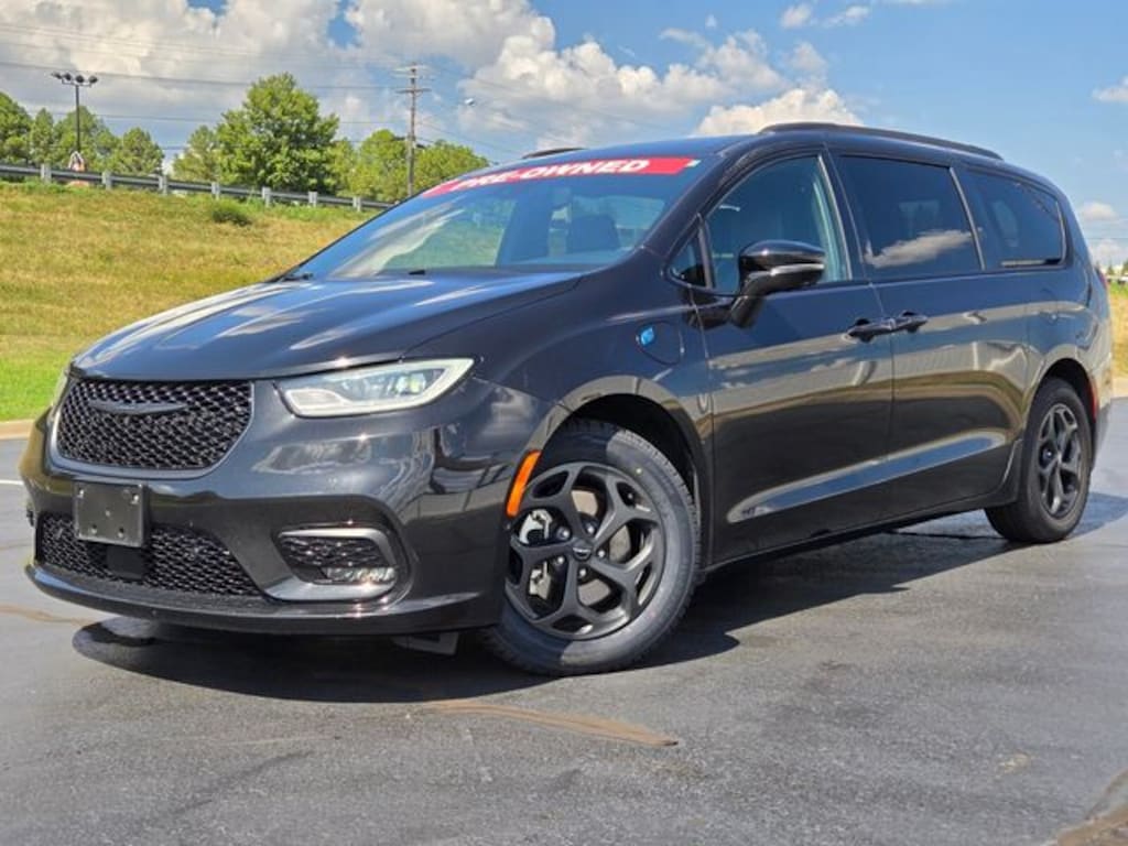 Used 2024 Chrysler Pacifica Plug-In Hybrid Select Van Passenger Van