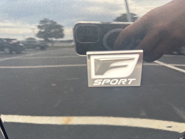 2022 Lexus IS 350 F SPORT photo 3