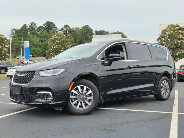 2024 Chrysler Pacifica Hybrid Select PHEV's photo